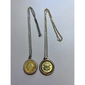 Lot of 2 Bicentennial 1776 $20 Gold Coin Commemorative Necklaces - Imagen 1 de 11