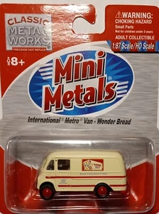 CMW Mini Metals #30359A 1954 International Harvester Metro Van Wonder Bread 1/87 - Picture 1 of 3