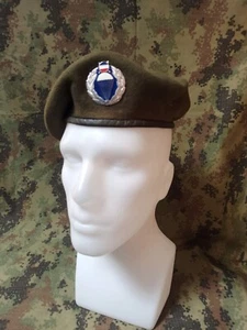 JA beret officer of 63rd Paratrooper battalion -1992- - Picture 1 of 9