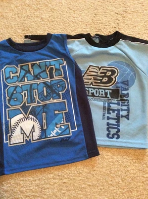 Lote de 2 camisetas deportivas niño talla 4/4T Foto 1 de 3