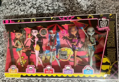 NEW! Monster High Gloom Beach 2011 Set of 5 Dolls - Image 1 of 4