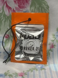 Lacci scarpe FUBU x Forever 21 Collab bianco logo streetwear  - Foto 1 di 2