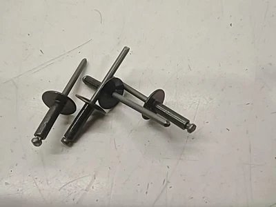 Remache Cantidad 4 - 2000 POLARIS NOS Foto 1 de 4