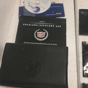 Cadillac Escalade 2004 manual del propietario ESV con navegación manual estuche de cuero - Imagen 1 de 7