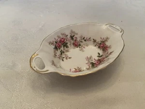 Vintage ROYAL ALBERT LAVENDER ROSE Candy/Nut Dish Handles Gold Trim 5 7/8" - Picture 1 of 3