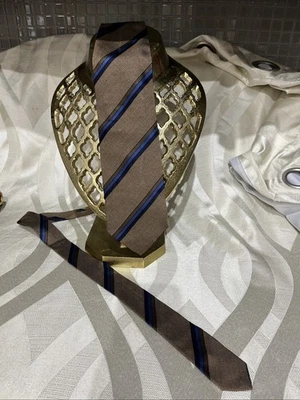 Giorgio Armani Boutique Classico Handmade Stripe Silk Standard Width Tie - Image 1 of 4