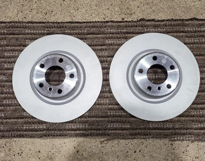 Genuine BMW Brake Discs Rear Vented For F20 F21 F22 F23 F30 F31 F36 34206898719 - Image 1 of 3