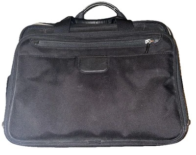 Bolso de mano Briggs & Riley Travelware para computadora portátil 15"x 12" cabina negro KBC101-4 Ret. Foto 1 de 4