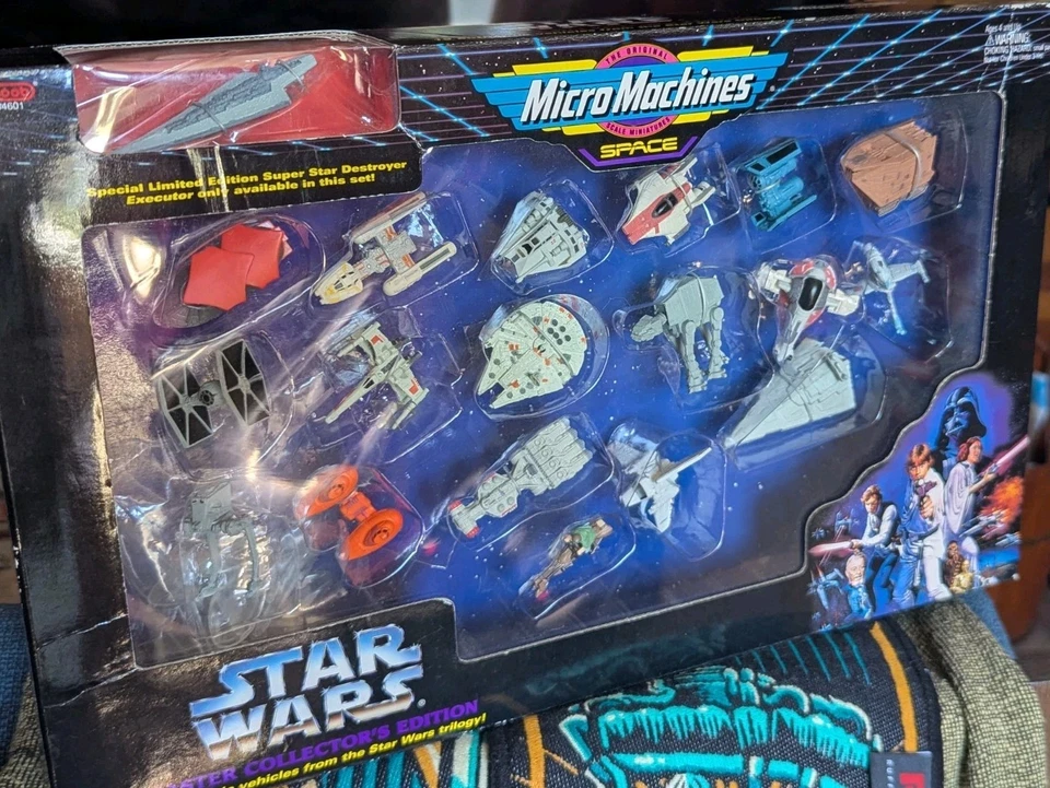 Star Wars Galoob Micro Machines Master RARO Tie Bomber Pegatina Error de Impresión Nuevo en Caja 1994 Foto 1 de 4
