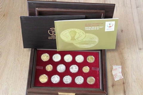 Korea Japan  2002 World Cup, 2002 set Special Limited Gold Silver Proof Coin Set Cover