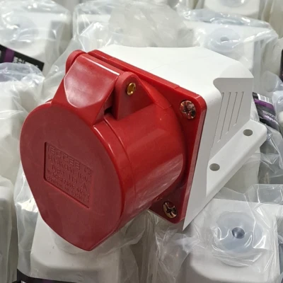 19 x 16 Amp 5 Pin Wall Socket 3 Phase 415V Red IP44 16A Surface Mount IN0019 - Image 1 of 4