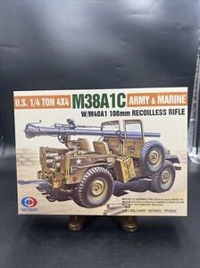 Skybow 1/35 US 1/4 Ton 4X4 M38A1C & Jeep M40A1 106mm Recoilless Rifle USMC Model - Picture 1 of 8