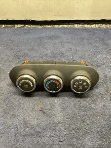 2015 - 2018 Jeep Renegade Climate Control Panel OEM Part# 07356281050 - Picture 1 of 8