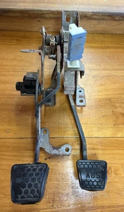 1993-2002 CAMARO FIREBIRD MANUAL CLUTCH BRAKE PEDAL ASSEMBLY - Picture 1 of 9