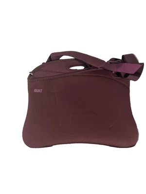 Funda para portátil CONSTRUIDA 15” borgoña neopreno 3 compartimentos con cremallera correa para el hombro Foto 1 de 4