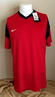 CAMISETA DE FÚTBOL NIKE DRI-FIT MUESTRA ROJA CON RAYAS NEGRAS PARA HOMBRE GRANDE CW3828-657 Foto 1 de 4