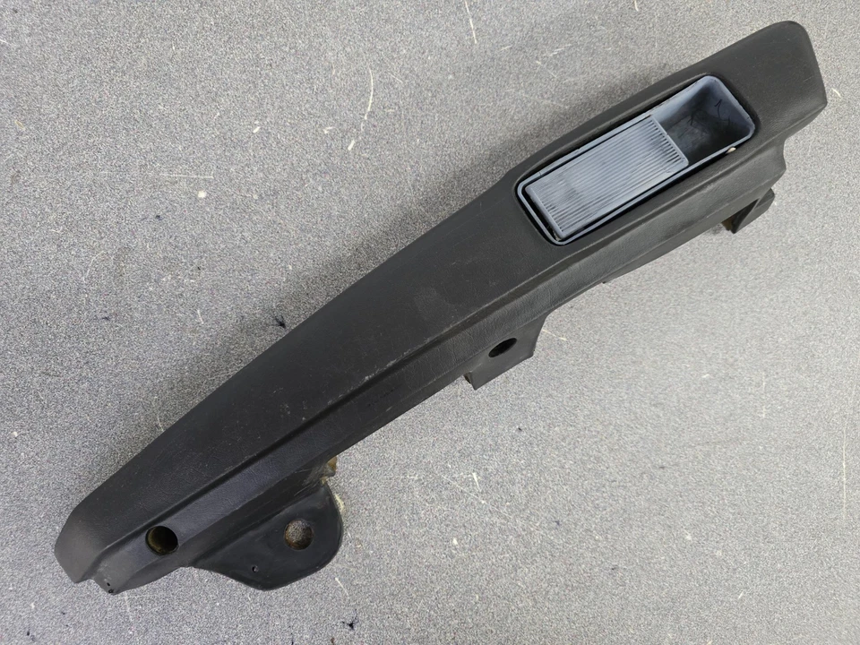 MANIJA REPOSABRAZOS PUERTA CONDUCTOR LADO IZQUIERDO PORSCHE 911 912 LWB ORIGINAL USADA Foto 1 de 4