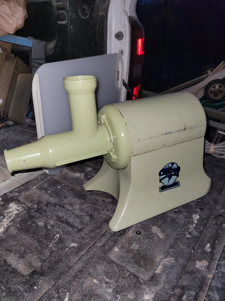 Соковыжималка Champion модель G5-NG-853S: 115 В, 60 Гц, 1/3 л. с., 5,7 А, 1725 об/мин-GE (читайте) - Изображение 1 из 4