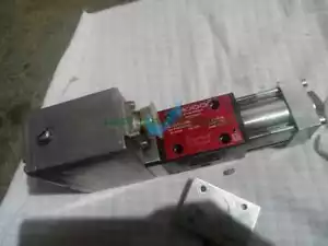 1PCS NEW Moog Servo Valve D633-313B - Picture 1 of 1