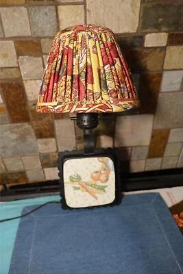 Aplique de pared rústico para casa de campo con pantalla de hierro forjado Foto 1 de 4