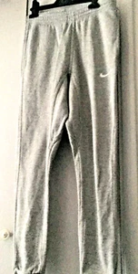 LIGHT GREY NIKE BOYS/TEEN TRACKY BOTTOMS X/S - Picture 1 of 7
