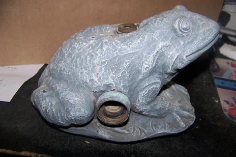 Vintage Frog Lawn / Yard / Garden Water Sprinkler Fountain - Working Condition Cover
