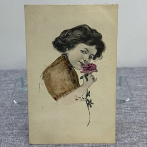 Antigua postal de 1912 mujer elegante con rosa - Imagen 1 de 2