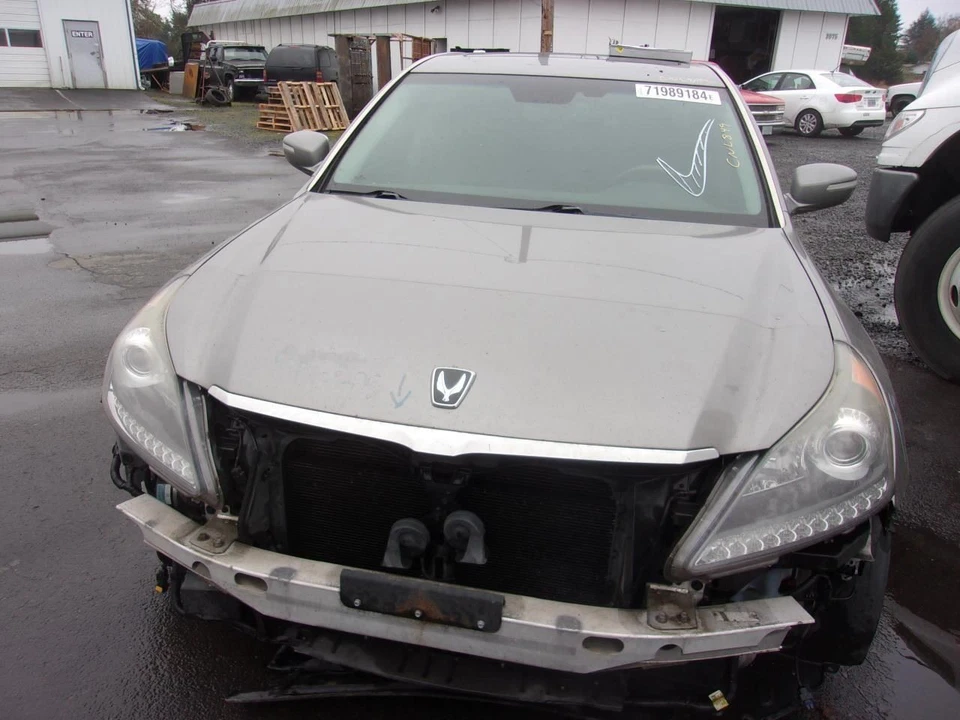 Parachoques antiniebla montado en la esquina/luz de estacionamiento para pasajeros se adapta a 11-13 EQUUS 27829043 Foto 1 de 4