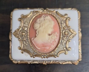Vintage 1970s Sankyo Cameo Music Box Japan  2 1/4"H X3"L X 2.5"W (Works) - Picture 1 of 16