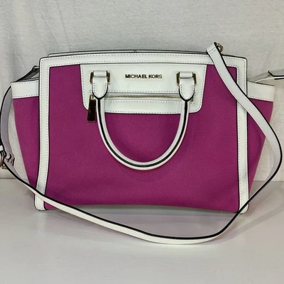 MICHAEL KORS Cartera Selma de Cuero Blanco Fucsia Correa Larga y Dbl. Manijas Foto 1 de 4
