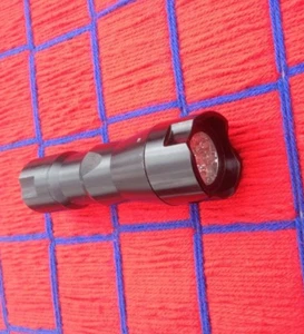 nueva linterna 9 LED METAL NEGRO brillante luz diurna con 3 pilas AAA gratis tácticas - Imagen 1 de 1