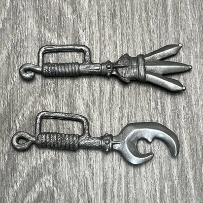 Экшн-фигурка оружие аксессуары лот из 2 коготь крюк трезубец серый замена - Изображение 1 из 3