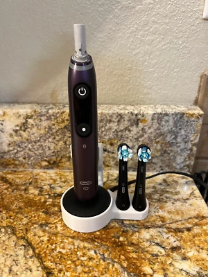 Oral B IO 7,8,9 Cepillo + Soporte de Cabezal para Base Redonda / Pared / Organizador de Encimera Foto 1 de 4