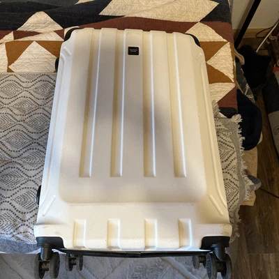 Чемодан с жесткой стороной White Sharper Image с 4 колесиками на колесиках - Изображение 1 из 4