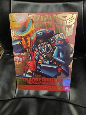 TRANSFORMERS PLATINUM EDITION ULTRA MAGNUS - Image 1 of 4