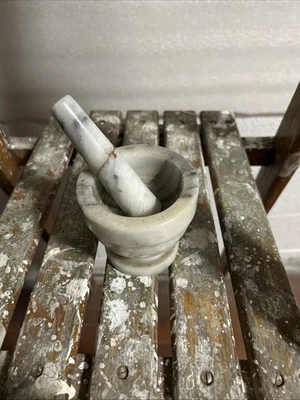 MORTAIO PESTA SALE O PESTA PESTO IN PURO MARMO LAVORATO ARTIGIANALMENTE - Immagine 1 di 4