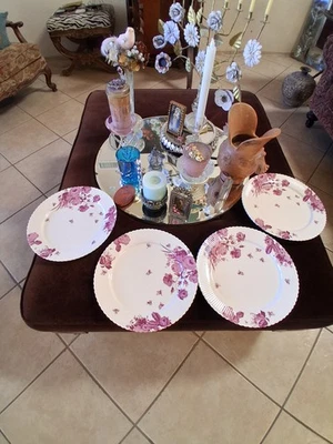 ANTHROPOLOGIE ОБЕД ТАРЕЛКИ ABI НАБОР ИЗ 4 КРАСИВЫЙ ЦВЕТОЧНЫЙ И ПЧЕЛИНЫЙ ТУАЛЕТ ПЕЧАТИ НОВЫЙ - Изображение 1 из 4