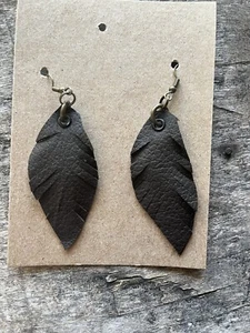 Pendientes de plumas de cuero marrón oscuro BOHO hechos a mano 3" ¡Nuevos! - Imagen 1 de 4