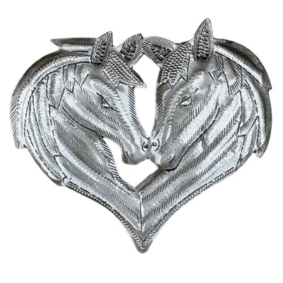 Corazón de metal haitiano con alas - Arte de comercio justo hecho a mano 4,5" x 4" Foto 1 de 4