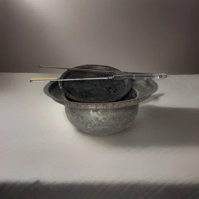 古董 3 件中东波斯雕刻铜盆带盖子和夹子 — 第 1/4 张图片