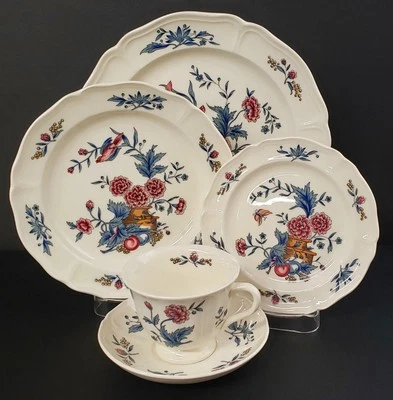 Wedgwood Williamsburg Potpourri 5 Piece Place Setting