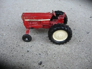 Oldtimer kleiner International Harvester Traktor ERtl - Bild 1 von 3