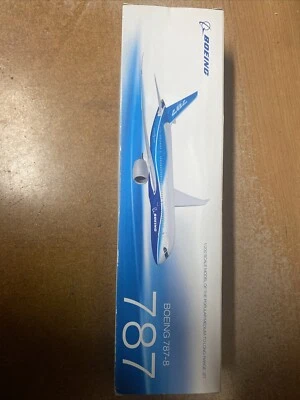 Modelo Boeing 787-8 escala 1/200 del popular jet de mediano a largo alcance Foto 1 de 4