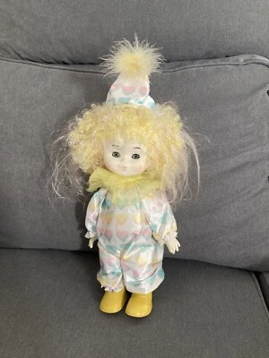 Poupée Clown Vintage cb Ceccon Bambola Cheveux Jaunes Roses Combinaison à Coeur - Photo 1/4