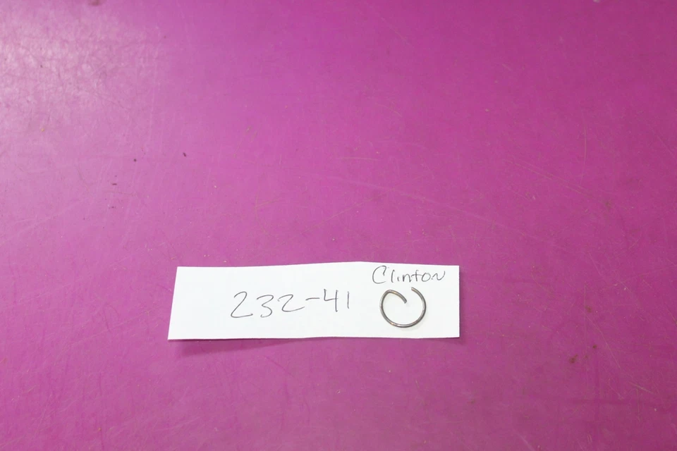 Anillo de retención Clinton NOS. Parte 232-41. Adquirido en un concesionario cerrado. Foto 1 de 1