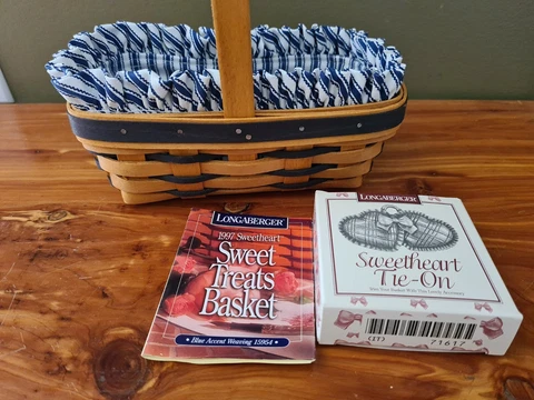 Longaberger Vintage Blue Sweetheart Sweet Treats Basket Set 1997 HANDWOVEN BLUE Cover