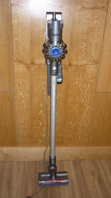 Dyson V6 Triggerpro cordless stick vacuum cleaner, New battery, 90 day wty (89) - Image 1 of 3