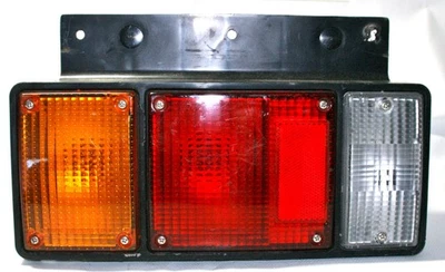 Lámpara trasera izquierda (lado del conductor) para Isuzu NPR NQR NRR FVR FTR 98-16 OE #694 Foto 1 de 4