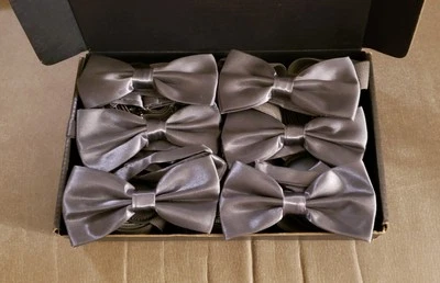Caja de 6 juegos de tirantes y pajaritas color gris plata para hombre boda celebración Foto 1 de 4