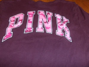 VICTORIA'S SECRET T-SHIRT "CAMO PINK" BURGUNDERROT S/S MIT TASCHE DAMEN GRÖSSE M - Bild 1 von 8
